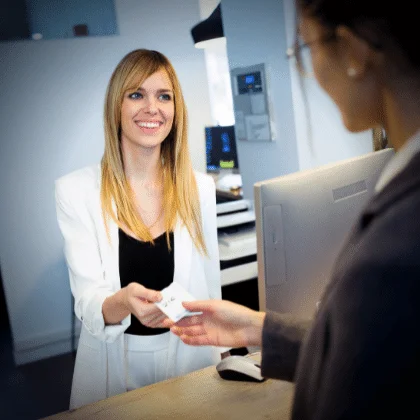 RECEPCIONISTA DE HOTEL en Oviedo, Gijón, Avilés, Langreo y León RECEPCIONISTA DE HOTEL en Oviedo, Gijón, Avilés, Langreo y León